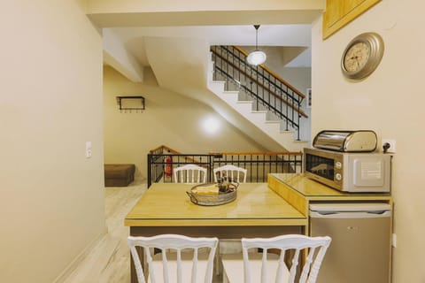 Cozy living room & kitchen brings you to feel like at home