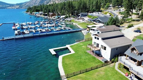 Bird's eye view of Hollywood Beach North. Play with your family right on beautiful Lake Chelan!