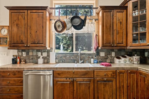 Fully Stocked Kitchen