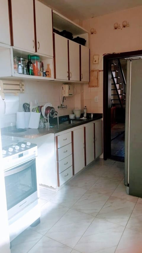 Fridge, oven, stovetop, cookware/dishes/utensils