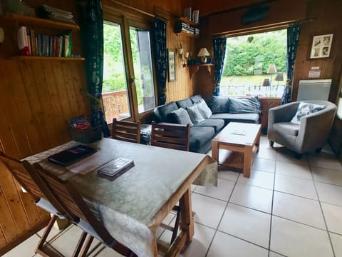 Dining table with chairs & stools for 6 people