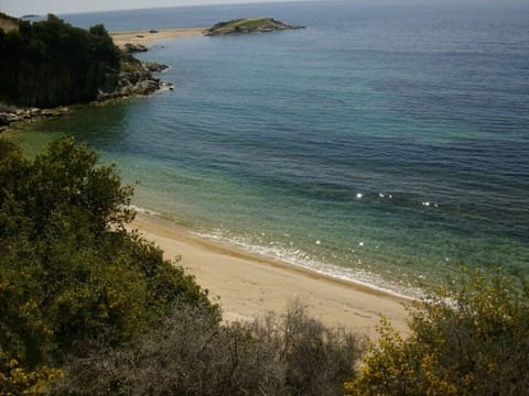 Beach nearby, sun loungers