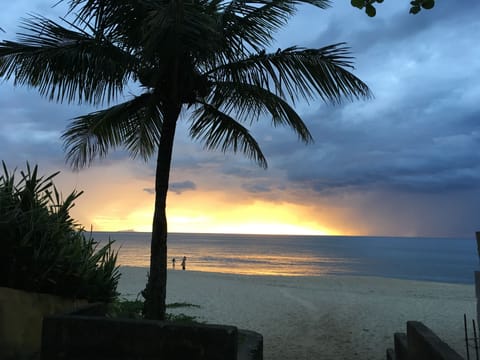 Beach nearby, sun loungers