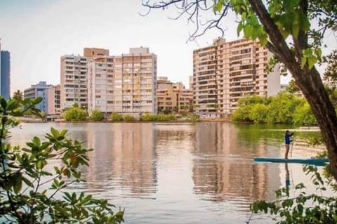 Condado Lagoon View - Apartment in Miramar: Strand, Nachtleben, Abenteuer und mehr apartment in San Juan