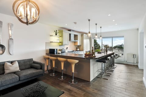 Hot Tub, Sea Views and Log Burner