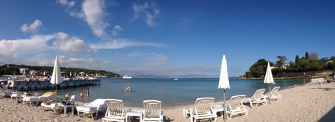 Beach nearby, sun loungers, beach towels