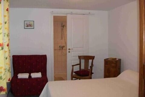 3 bedrooms, iron/ironing board, free WiFi