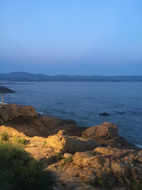 Beach nearby, sun loungers