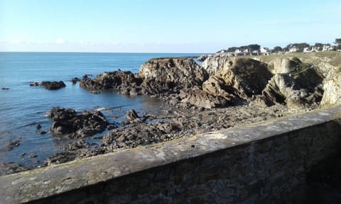 Beach nearby, sun loungers