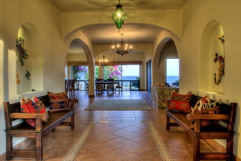 Welcome to Villa Vista Hermosa
Entry and Main
Foyer