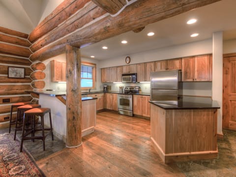 Powder Ridge Chief Gull 1, Kitchen, 2