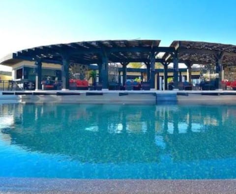 Outdoor pool, an infinity pool