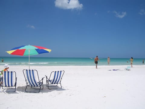 Beach nearby, sun loungers, beach towels