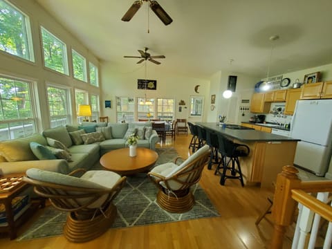 Very Comfortable Living Room 