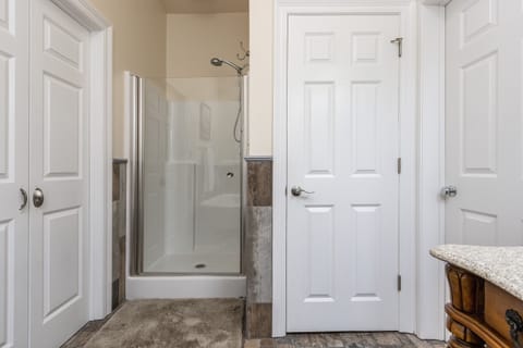 Combined shower/tub, hair dryer, towels, soap