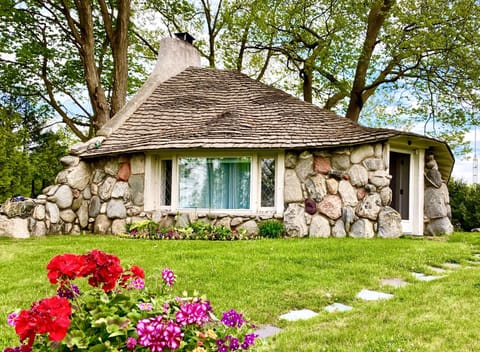 Half House in Charlevoix the Beautiful !!
