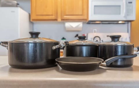 Pots and pans are available to use