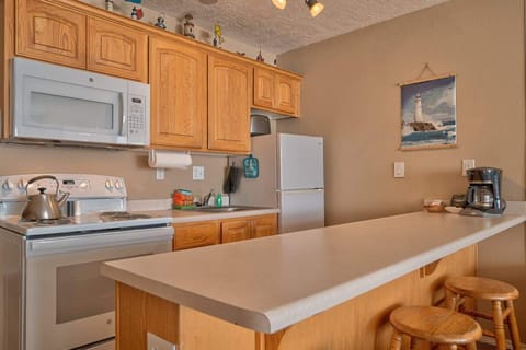 Lots of counterspace in here too