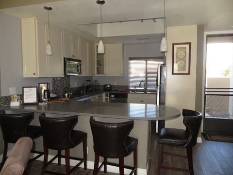 Full Kitchen with bar