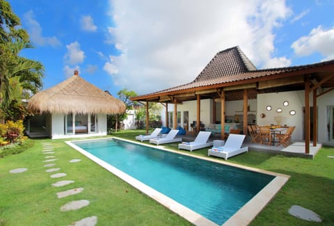#L1 12BR Oberoi 700m beach Seminyak