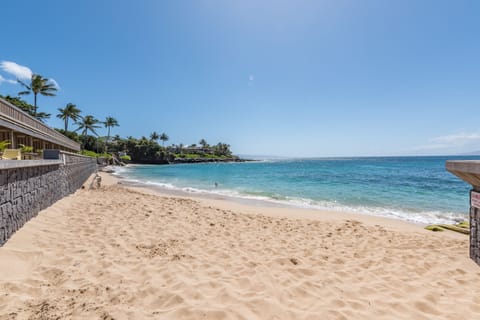 Beach nearby, sun loungers, beach towels