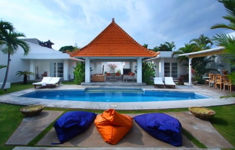 Outdoor pool, sun loungers