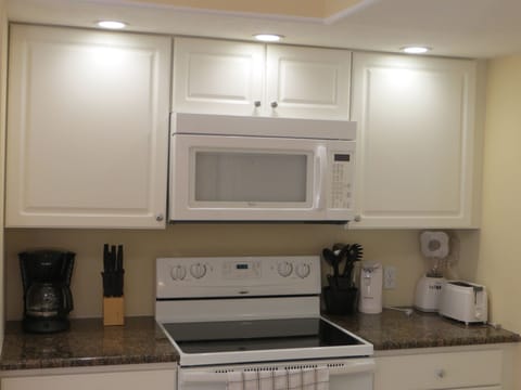 ALL NEW CABINETS,APPLIANCES, AND RECESSED LIGHTING