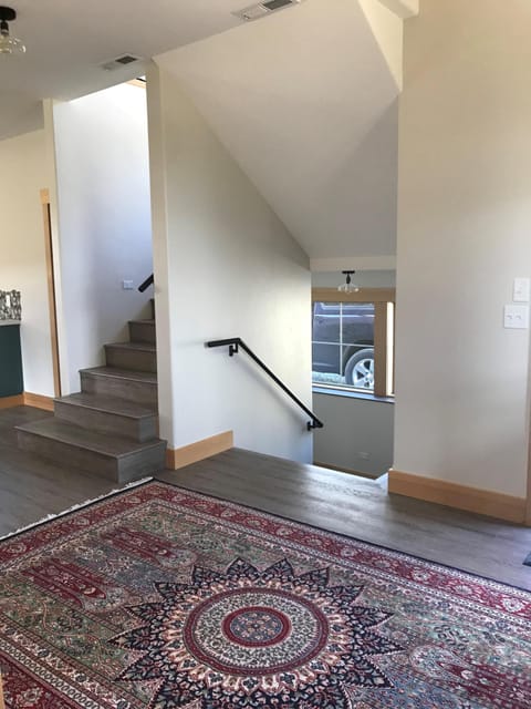 Foyer and stairs.
