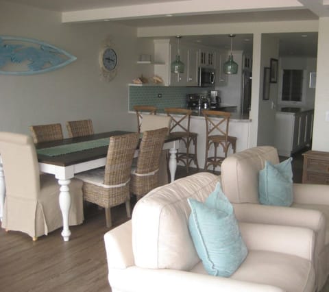 Comfortable swivel seating in living room, dining table seats 6-8