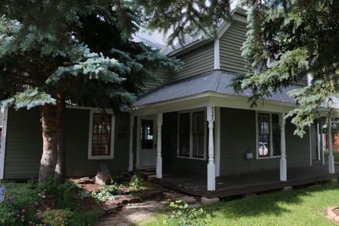 Large wrap-around porch with view of the mountains