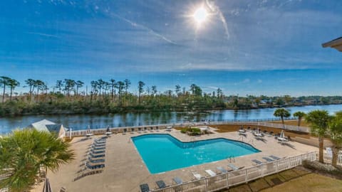 Large L Shaped Pool and Hot Tub next to the Intracoastal Waterway