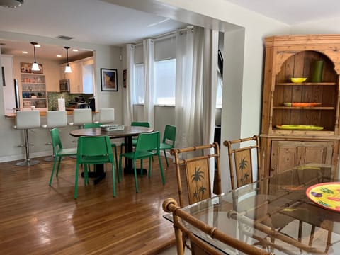 Open kitchen/dining and Florida room