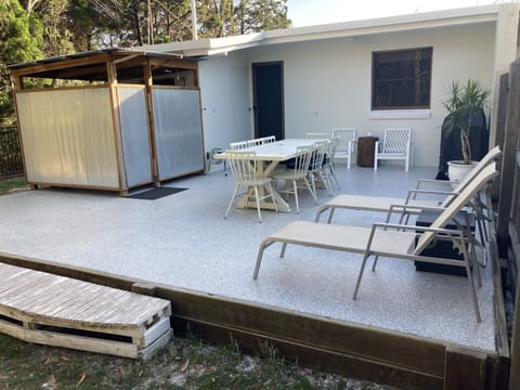 Back deck with national Park outlook, BBQ,  outdoor bathroom and Sunloungers