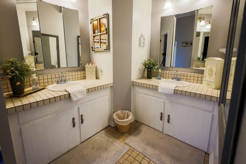 upstairs hall bathroom