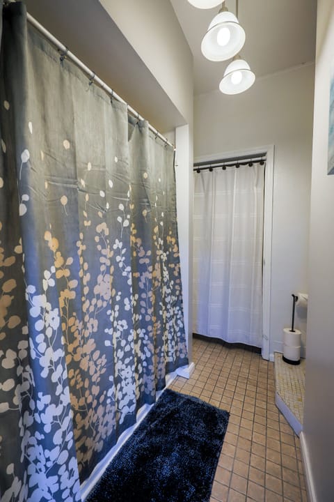 upstairs hall bathroom