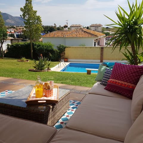 Enjoy the garden, the pool and the mountains.