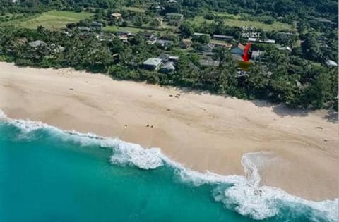 Beach nearby, sun loungers, beach towels