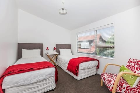 2 bedrooms, iron/ironing board, internet, bed sheets