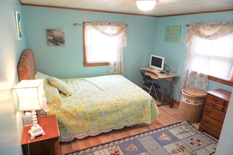 3 bedrooms, in-room safe, desk, iron/ironing board