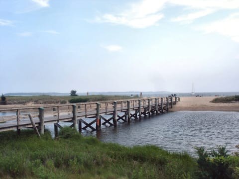 Beach nearby, sun loungers, beach towels