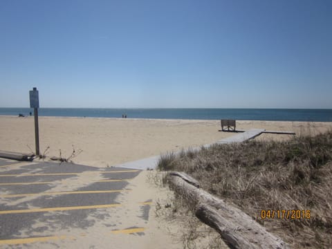 Beach nearby, sun loungers, beach towels