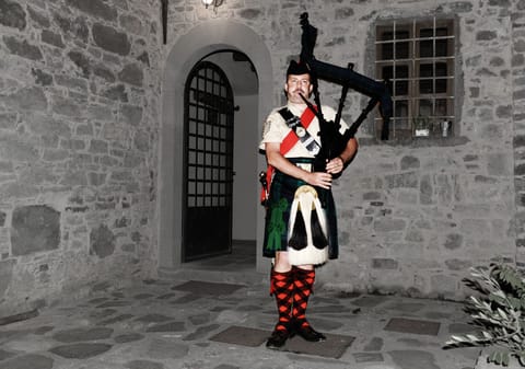 The lone piper comes to Romiti 