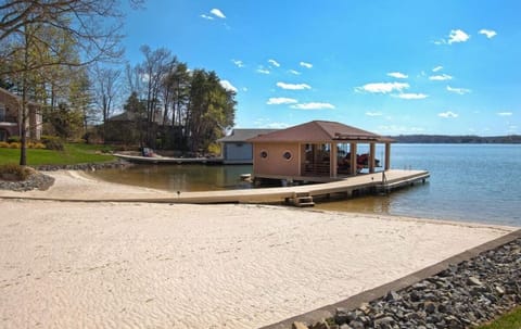 Private Beach at the Lake: The BEST of both worlds!!