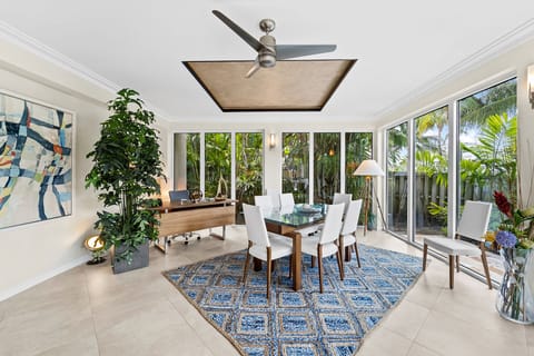 Formal Italian glass dining table with extensions to seat 8