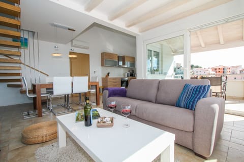 An amazing sitting space which can easily be set up into a sleeping place because you can pull it out so easily!