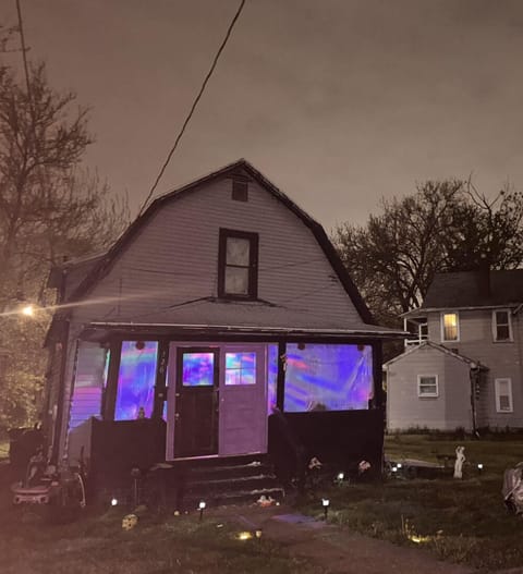 Park on street , backyard or side