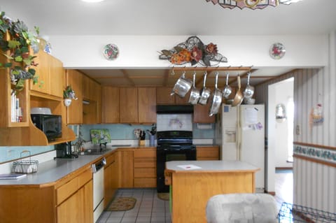 Comfortable kichen to cook in.