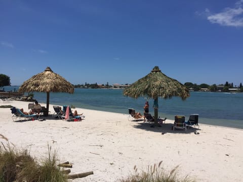 Beach nearby, sun loungers, beach towels