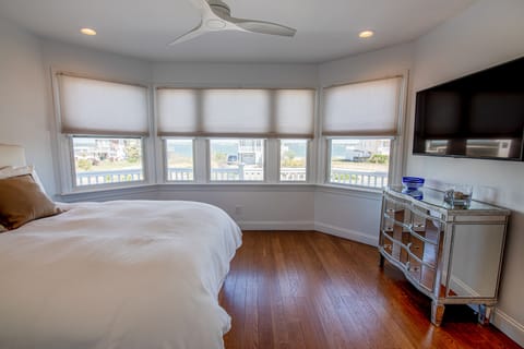 1st floor West Bay bedroom (queen bed); en suite bathroom, views of the Bay