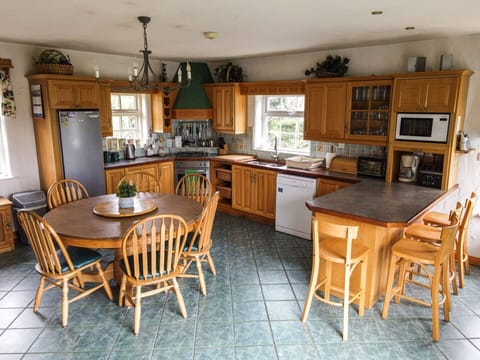 Large Country Kitchen